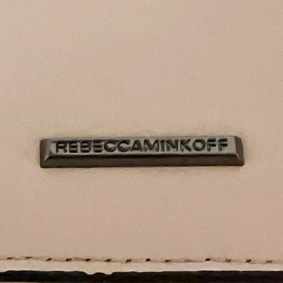 New Rebecca Minkoff St. Tropez Heart Pink Leather Wristlet - Picture 3 of 7